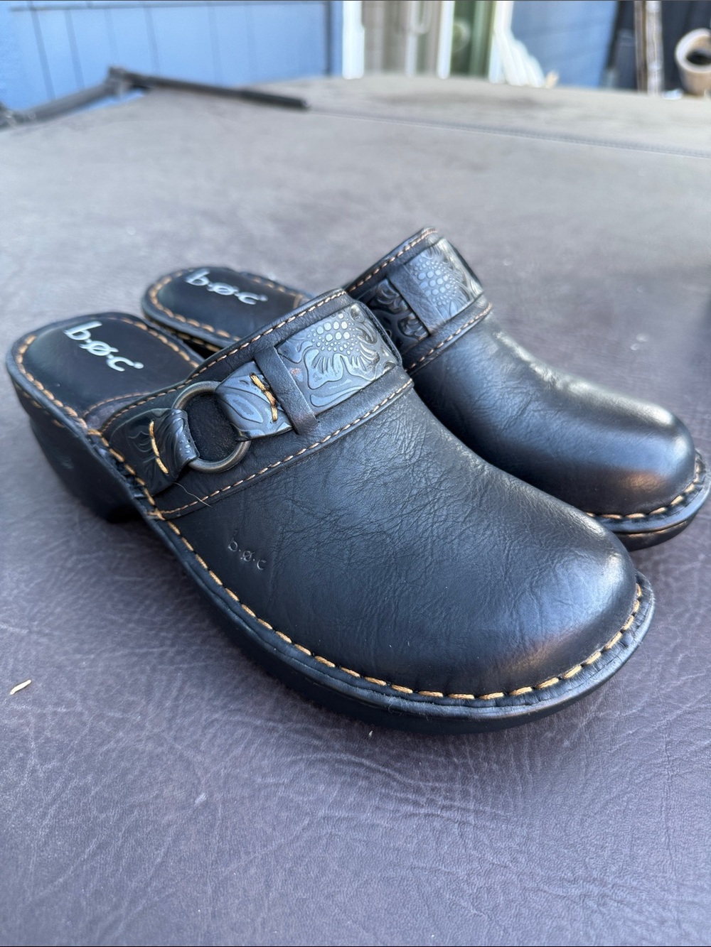 b.o.c. Black Leather Floral-Trim Clog Mules 9M NWOB